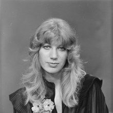 Maggie MacNeal 